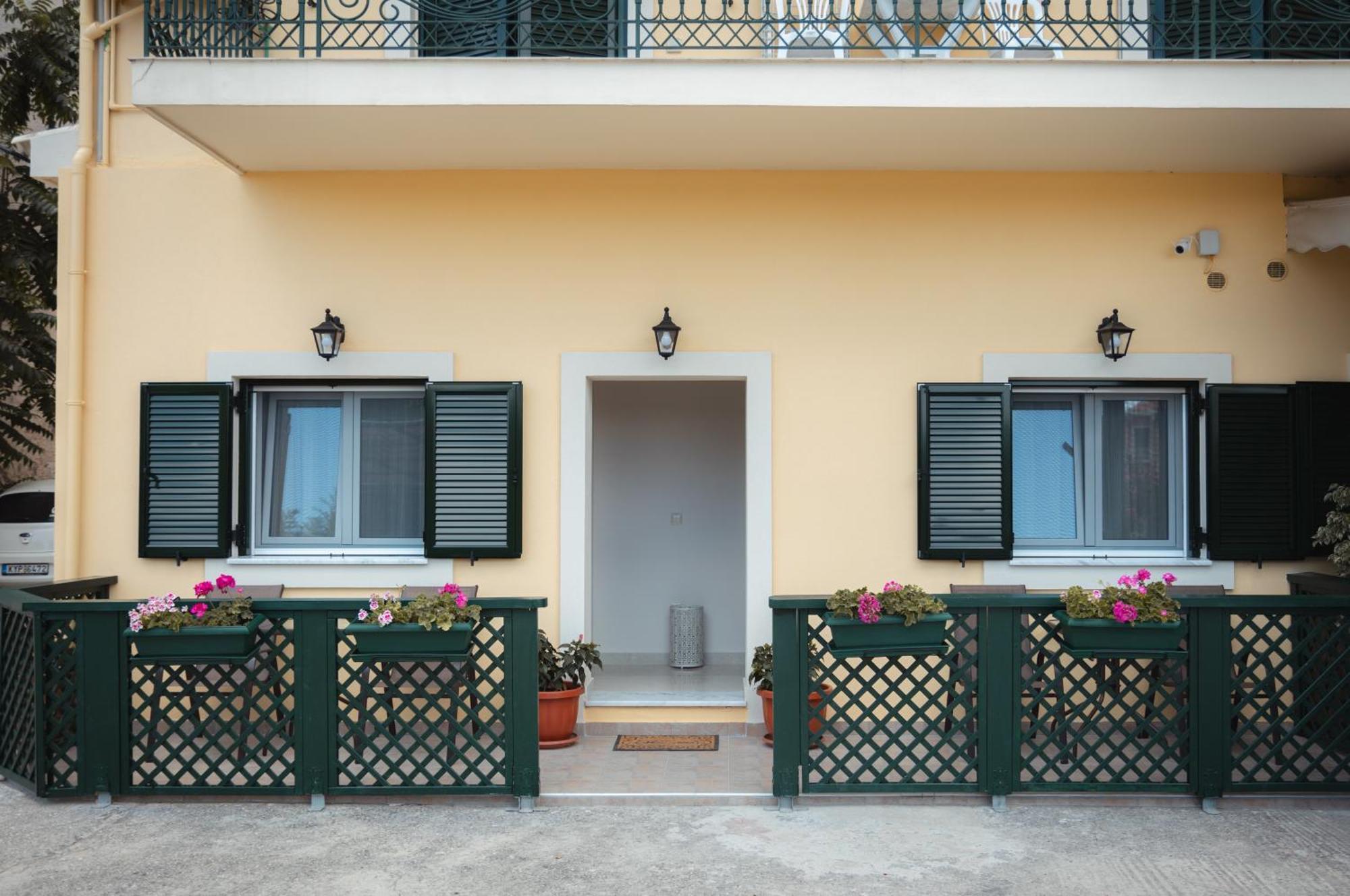 Nostalgia Corfu Town Apartments Екстериор снимка